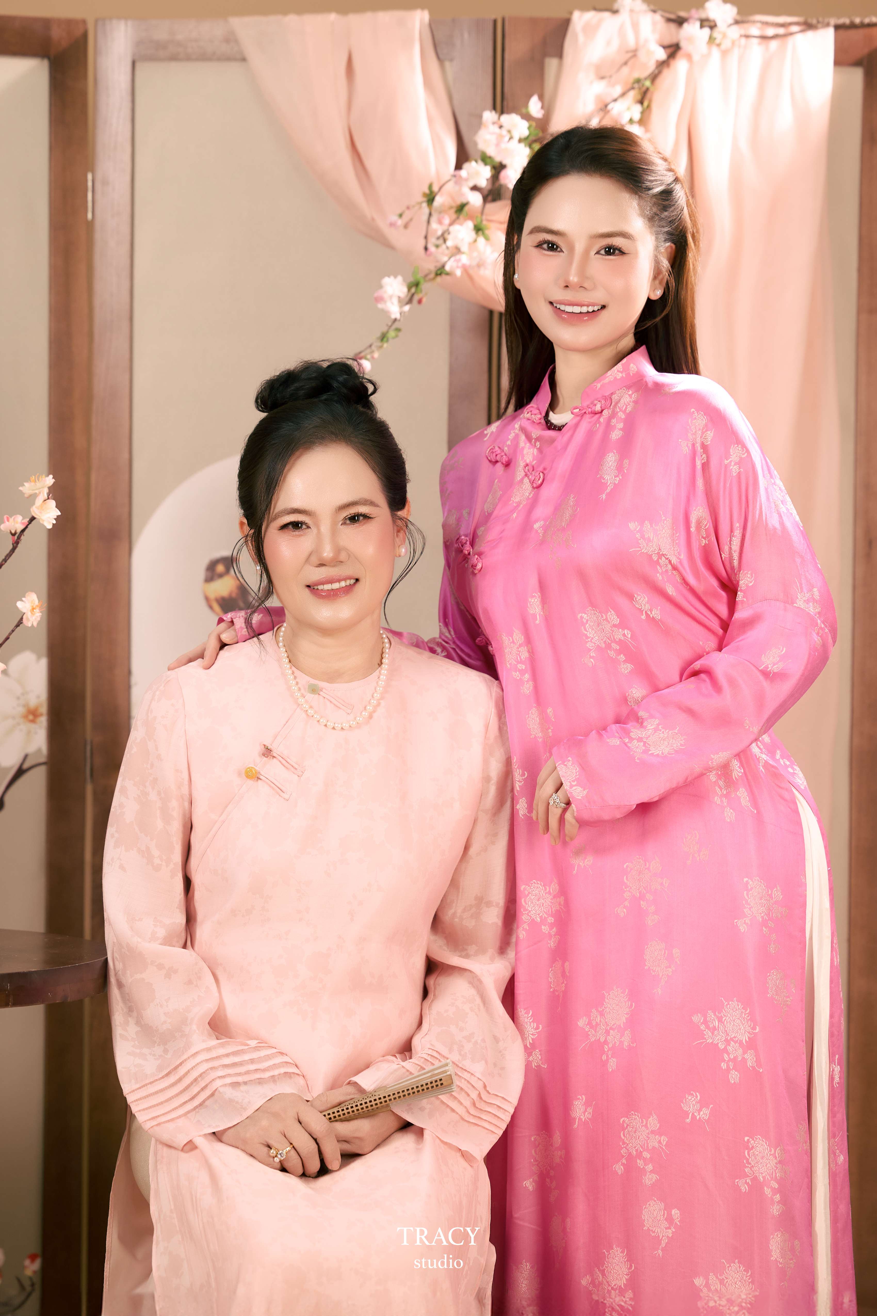 frontend/img/gallery/anh-gia-dinh/tracy-studio-chup-ao-dai-me-con (4).jpg
